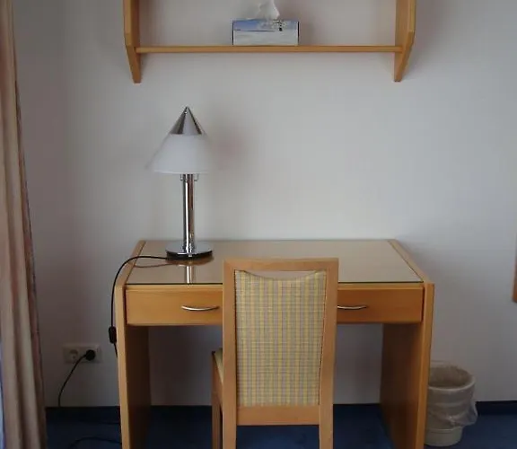 Demmel, Hotel